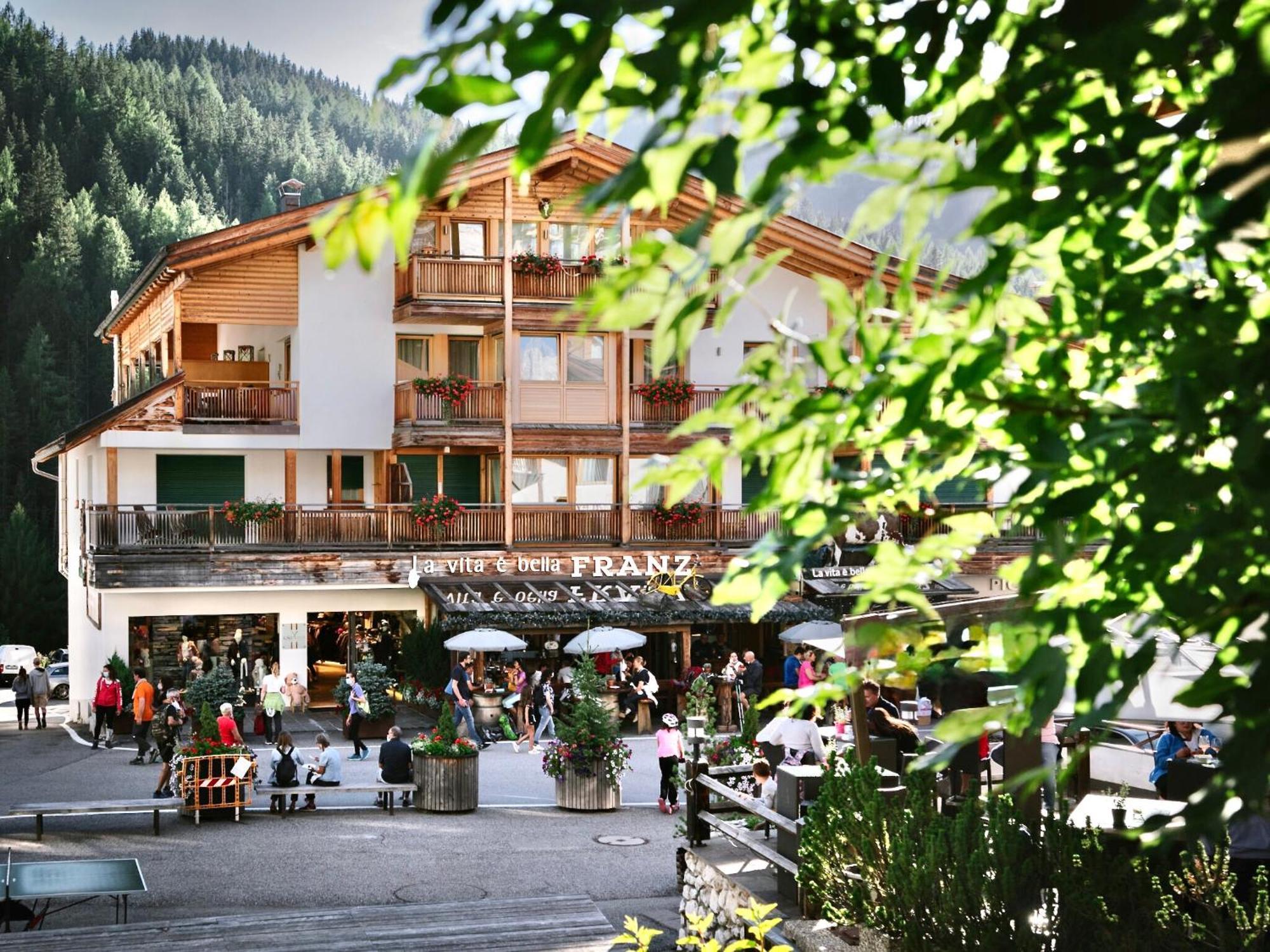 Apartments Da La Vedla Flats San Cassiano  Exterior photo
